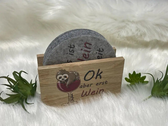Faultier im Weinglas – lustige Filzuntersetzer als Geschenk zum Geburtstag