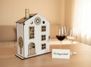 Geschenkidee zum Einzug – kleines Holzhaus als originelles Weingeschenk