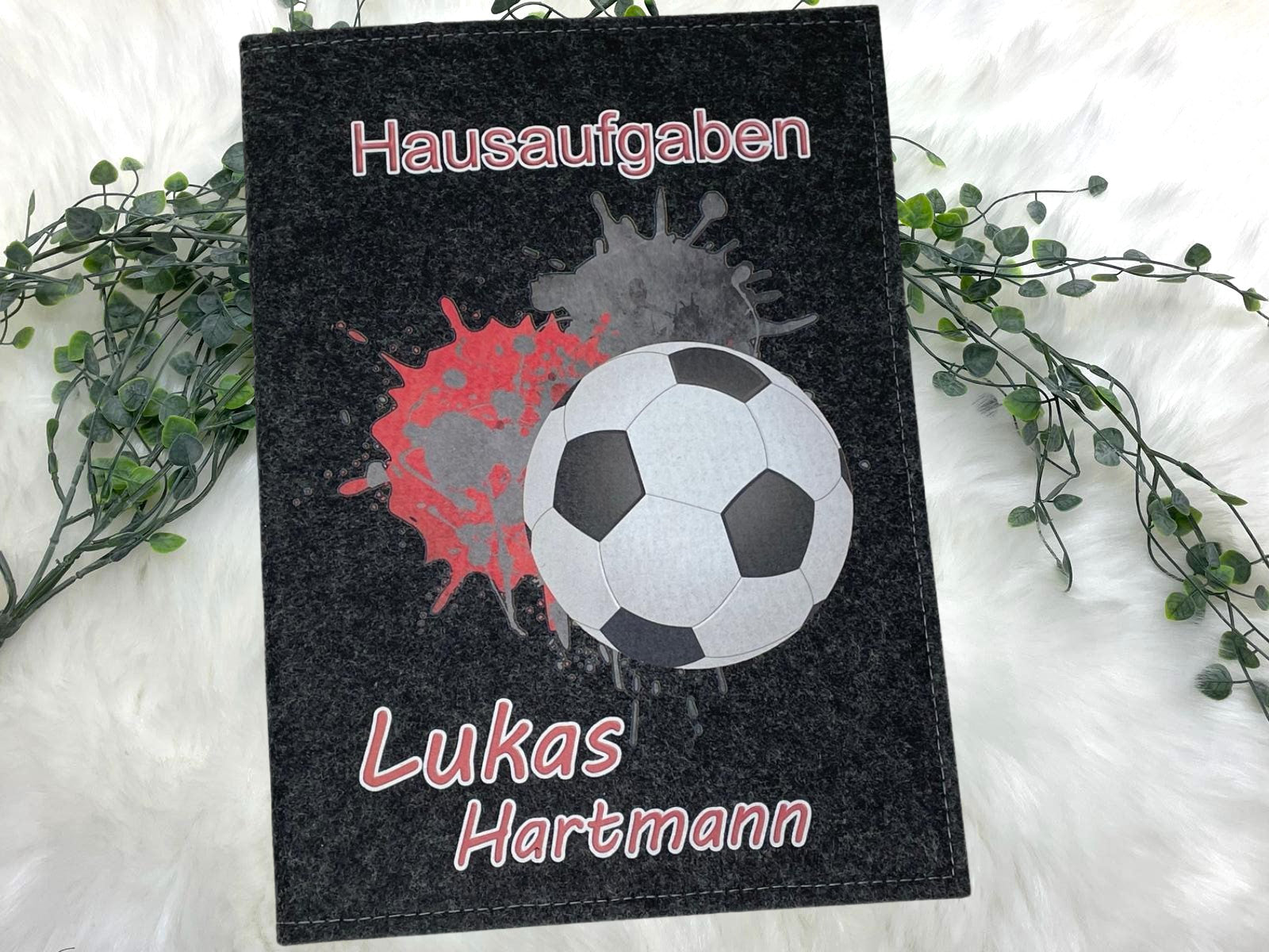 Hausaufgabenheft Hülle Filz Fussball Rot hell inkl Heft Schulheft Schutzhülle Umschlag Geschenkidee Einschulung personalisierbar mit Namen