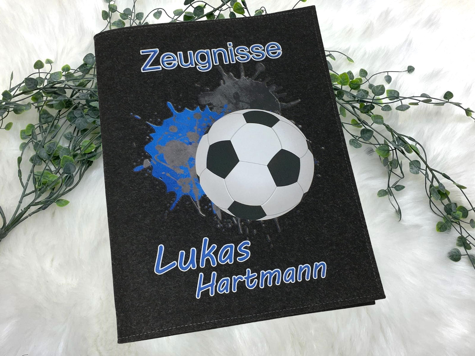 Personalisiertes Fußball-Zeugnismappe: Perfekt für Fußballfans! Halte deine Gedanken und Taktiken fest. Ein Muss für jeden Fußballliebhaber!