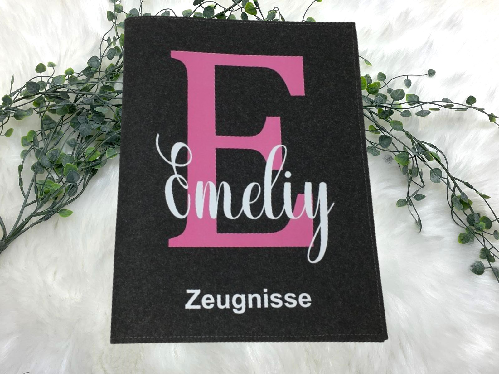 Personalisiertes Namensbuch - Zugunisse. Einschulung Zeugnismappe. Ein einzigartiges Buch mit dem Namen des Kindes und seinen Erfolgen.