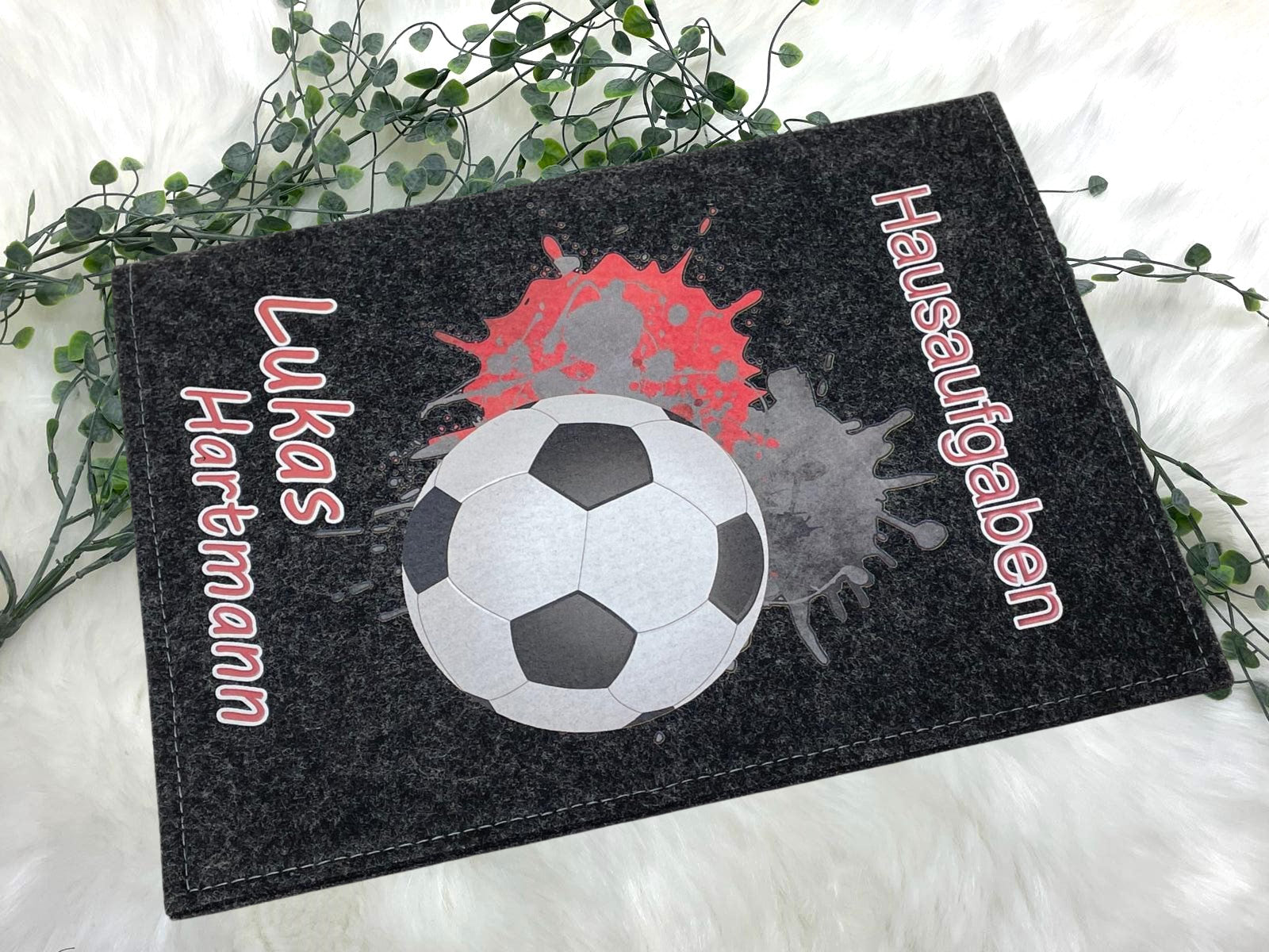 Hausaufgabenheft Hülle Filz Fussball Rot hell inkl Heft Schulheft Schutzhülle Umschlag Geschenkidee Einschulung personalisierbar mit Namen