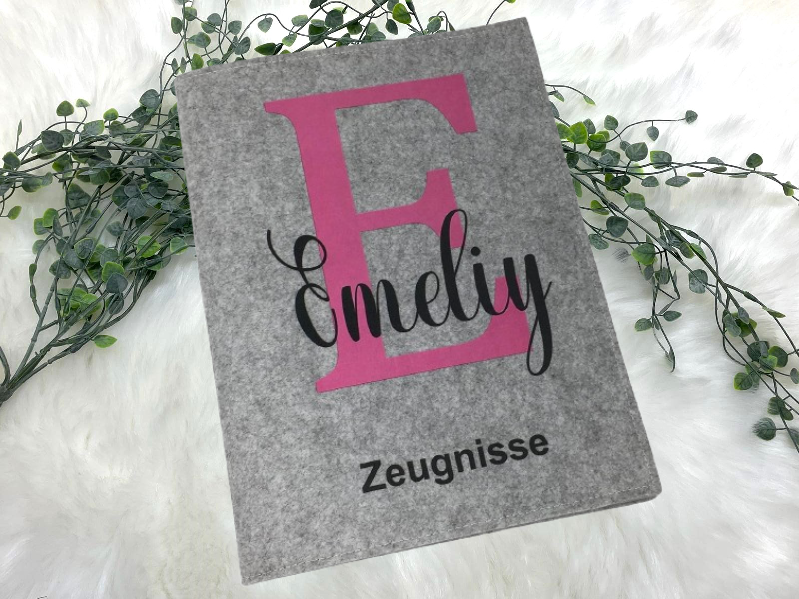 Personalisiertes Namensbuch - Zugunisse. Perfektes Geschenk zur Einschulung. Zeugnissmappe inklusive