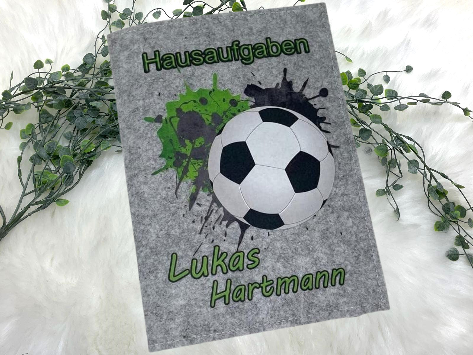 Hausaufgabenheft Hülle Filz Fussball grün hell inkl Heft Schulheft Schutzhülle Umschlag Geschenkidee Einschulung personalisierbar mit Namen