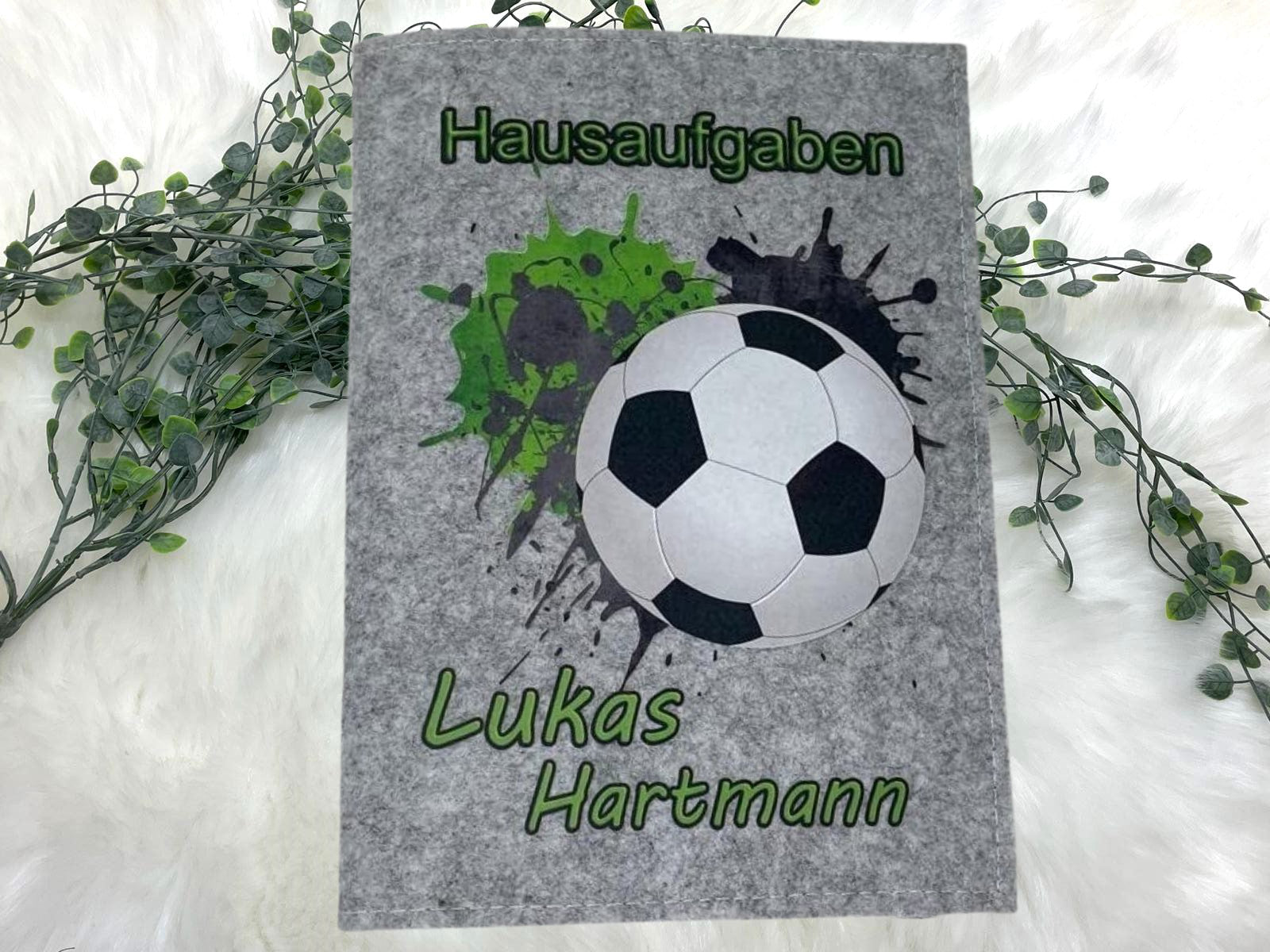 Hausaufgabenheft Hülle Filz Fussball grün hell inkl Heft Schulheft Schutzhülle Umschlag Geschenkidee Einschulung personalisierbar mit Namen