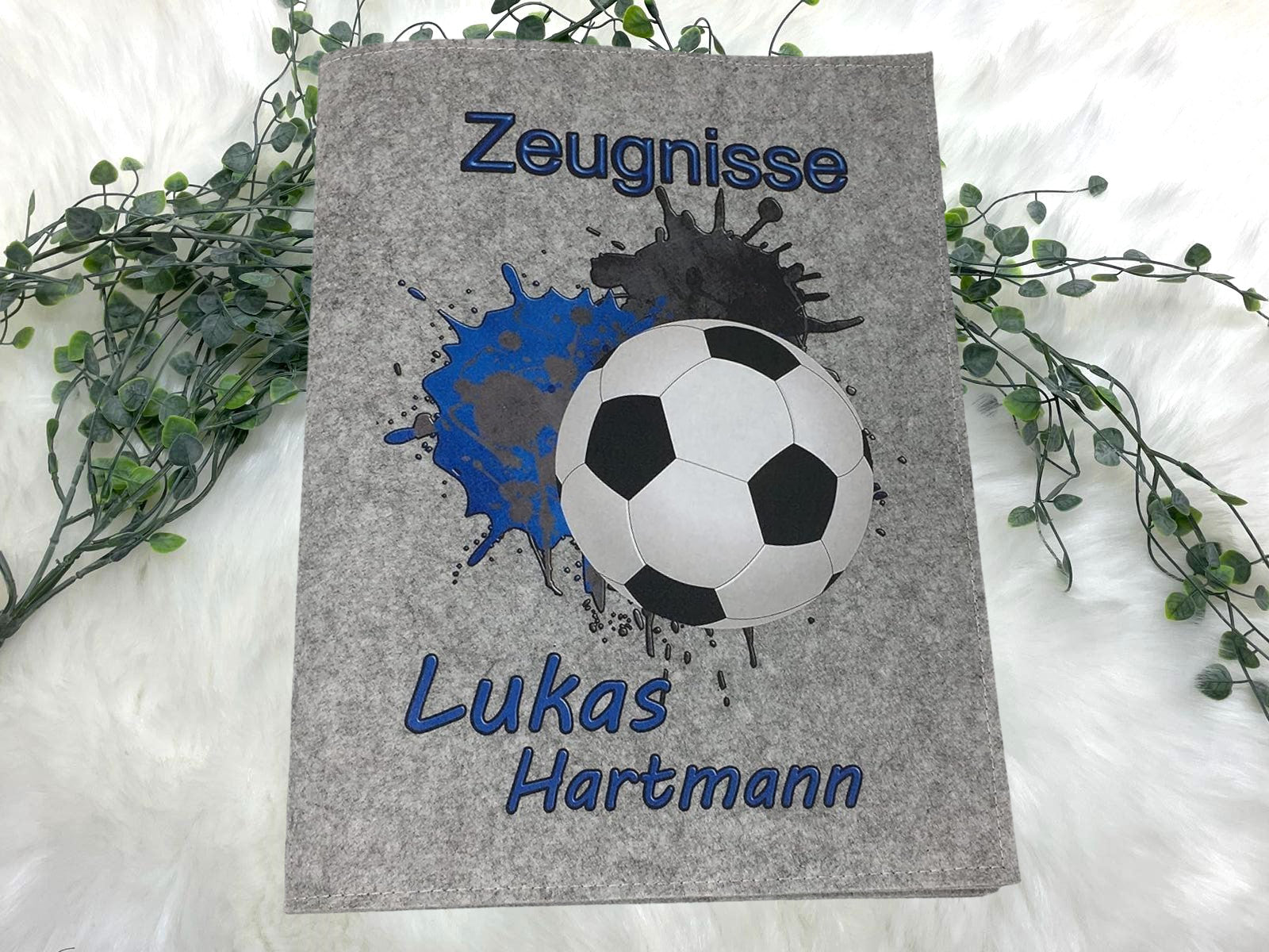 Fußball-Zeugnismappe mit persönlichem Touch: Zeugnismappe für Fußballfans. Perfekt zum Aufbewahren von Erinnerungen und Zeugnise