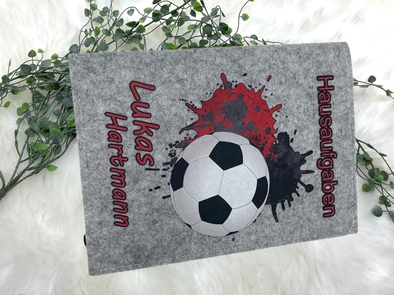 Hausaufgabenheft Hülle Filz Fussball Rot hell inkl Heft Schulheft Schutzhülle Umschlag Geschenkidee Einschulung personalisierbar mit Namen