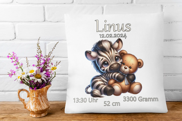 Personalisiertes Babykissen mit Zebra und Kuscheltier – liebevolle Tierillustration in weichen Farben für Kinderzimmer oder als Geschenk zur Geburt.