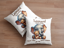 Kuschelkissen zur Geburt mit Elefant und Bär – niedliches Duo aus Elefantenbaby und Teddybär in der Mitte, ergänzt durch personalisierbare Geburtsdaten.