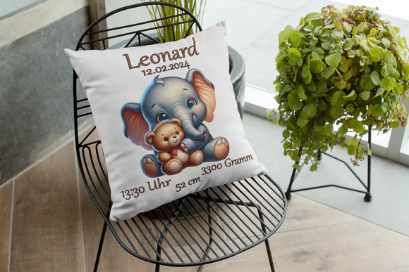 Baby-Kissen mit süßem Elefantenmotiv und Plüschtier – harmonisches Design mit kindlicher Illustration und liebevoll platzierten Geburtsangaben.