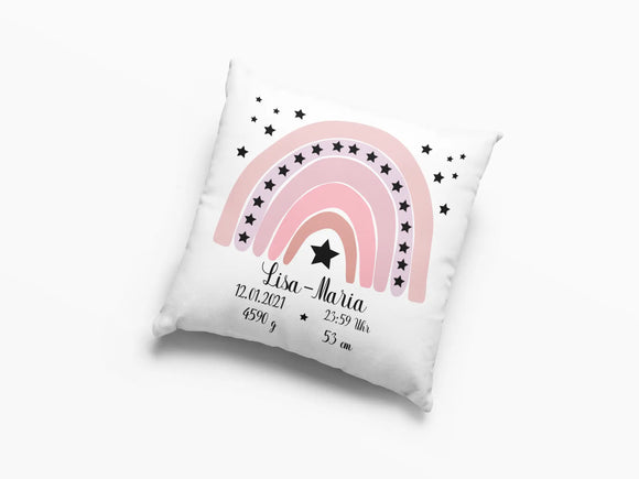 Zierkissen zur Geburt mit rosa Regenbogen und zentralem Stern – liebevoll gestaltetes Motiv mit dezentem Farbspiel, schwarzen Akzenten und Geburtsinformationen.