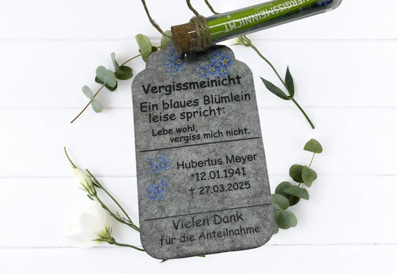 Trauerkarte aus Filz mit Gedicht und Vergissmeinnicht im Glasröhrchen