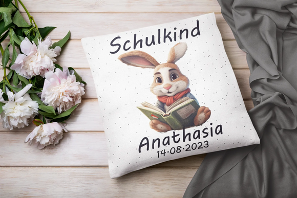Einschulungsgeschenk für Mädchen – personalisiertes Kissen mit Tiermotiv