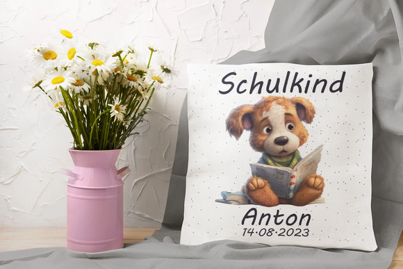 Kuschelkissen mit Hund und Buch als Geschenk zur Einschulung