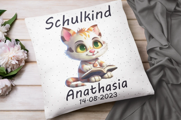 Personalisiertes Einschulungskissen mit Katze und Buchmotiv