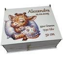 HDF-Box mit Giraffe auf Kissen – personalisiert für Babys