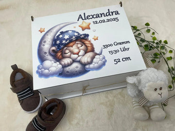 personalisierte Erinnerungsbox mit Löwe auf Mond – Babygeschenk
