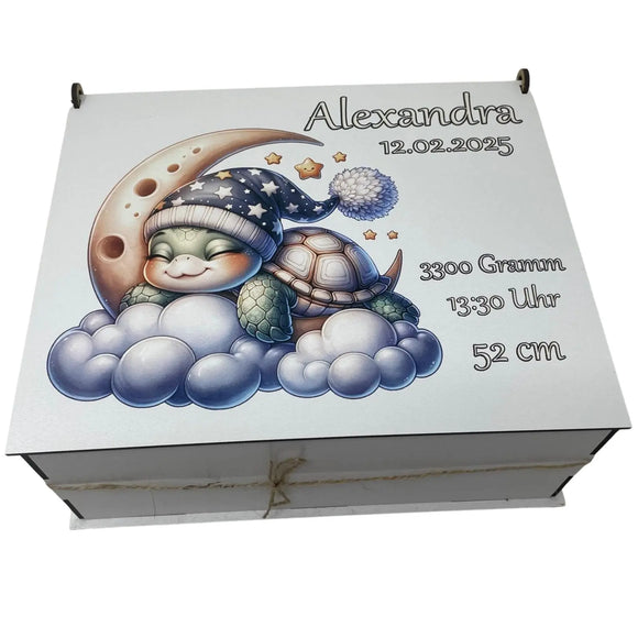 Schlafende Schildkröte auf Mond – liebevolles Design für Baby-Erinnerungen
