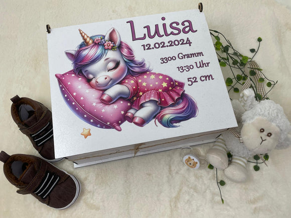 personalisierte Erinnerungsbox Einhorn auf Kissen