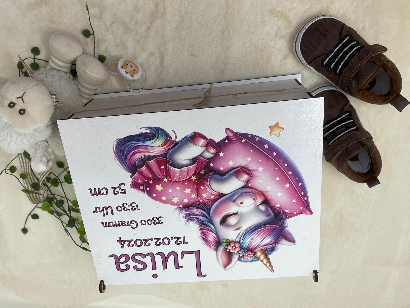 Einhorn-Motiv in rosa Kleid – Babybox mit Name