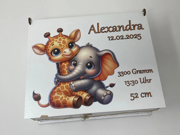 Baby-Erinnerungskiste mit Giraffe & Elefant als Motiv
