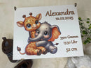Geschenkidee zur Taufe – Giraffe umarmt Elefantenbaby