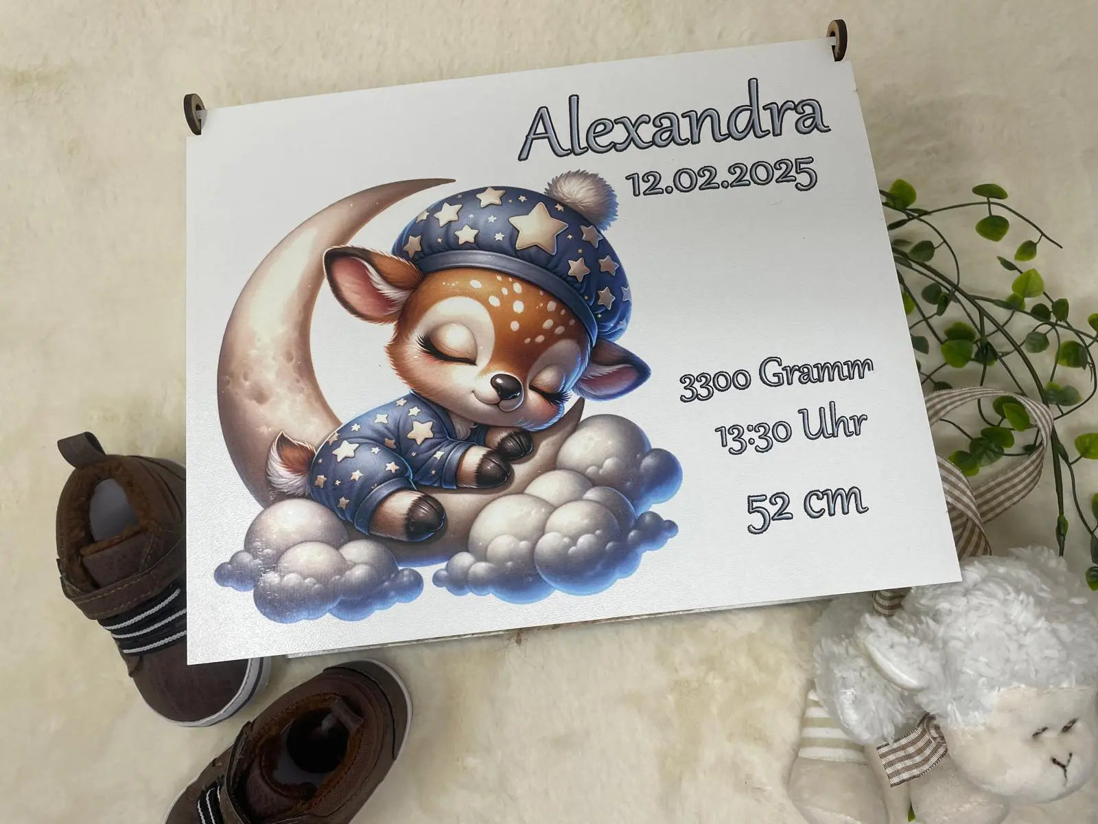 personalisierte Erinnerungsbox mit Rehkitz auf Mond – Geschenk zur Geburt