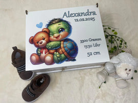 personalisierte Erinnerungsbox mit Schildkröte & Bär – Geschenk zur Geburt