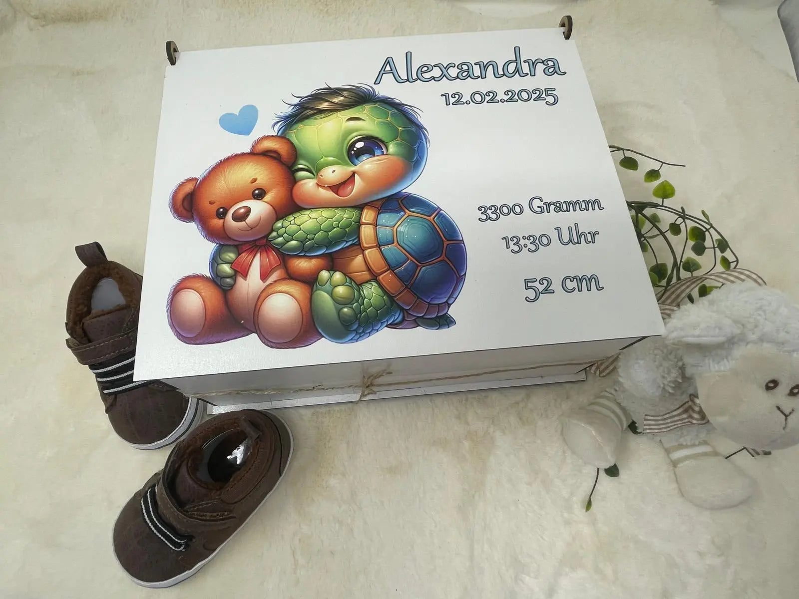 personalisierte Babybox mit Schildkröte als Geschenk