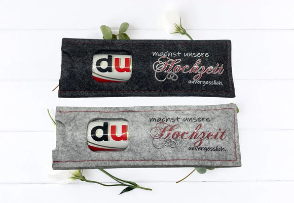 Bedruckte Filzhülle als Gastgeschenk zur Hochzeit mit dem Spruch „machst unsere Hochzeit unvergesslich