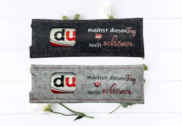 Filzhülle als Gastgeschenk zur Hochzeit mit dem Spruch „machst diesen Tag noch schöner“