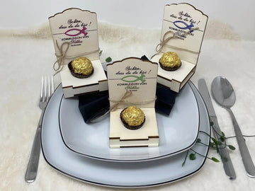 Gastgeschenke Kommunion personalisiert Halter Holz für Schokokugel, Gastgeschenk Taufe, Gastgeschenke Konfirmation, Fisch Tisch Deko Natur Fadensalat-shop