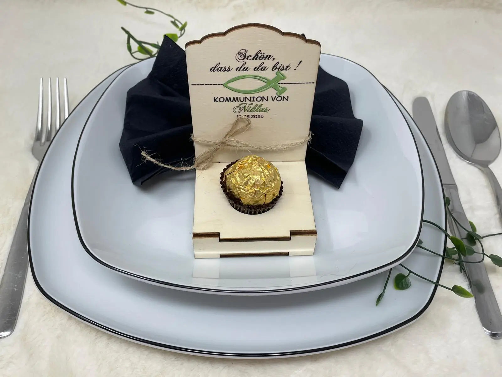 Gastgeschenke Kommunion personalisiert Halter Holz für Schokokugel, Gastgeschenk Taufe, Gastgeschenke Konfirmation, Fisch Tisch Deko Natur Fadensalat-shop