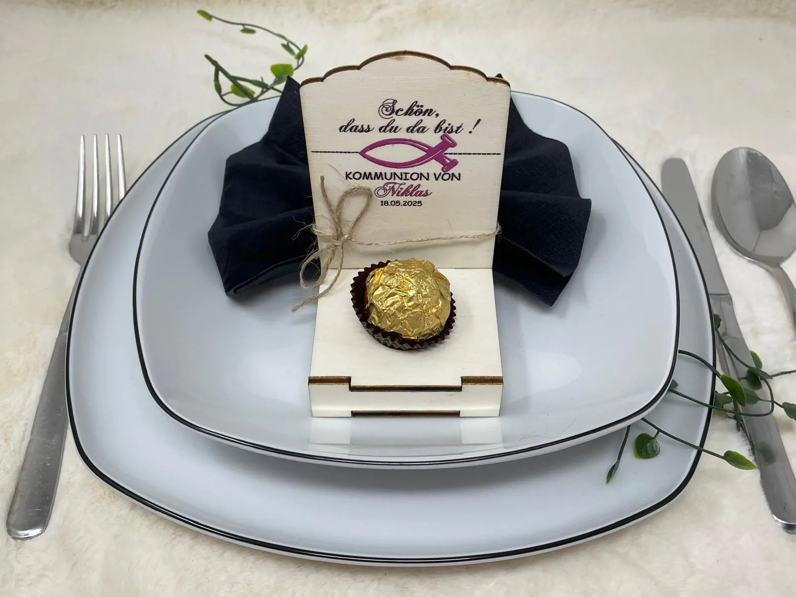 Gastgeschenke Kommunion personalisiert Halter Holz für Schokokugel, Gastgeschenk Taufe, Gastgeschenke Konfirmation, Fisch Tisch Deko Natur Fadensalat-shop
