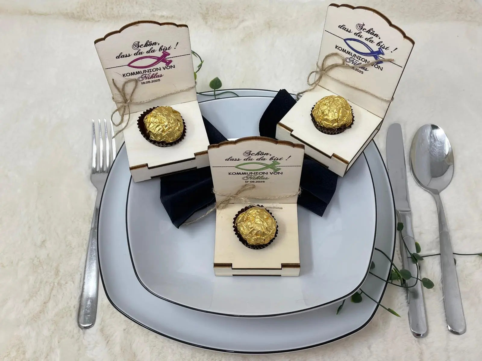 Gastgeschenke Kommunion personalisiert Halter Holz für Schokokugel, Gastgeschenk Taufe, Gastgeschenke Konfirmation, Fisch Tisch Deko Natur Fadensalat-shop