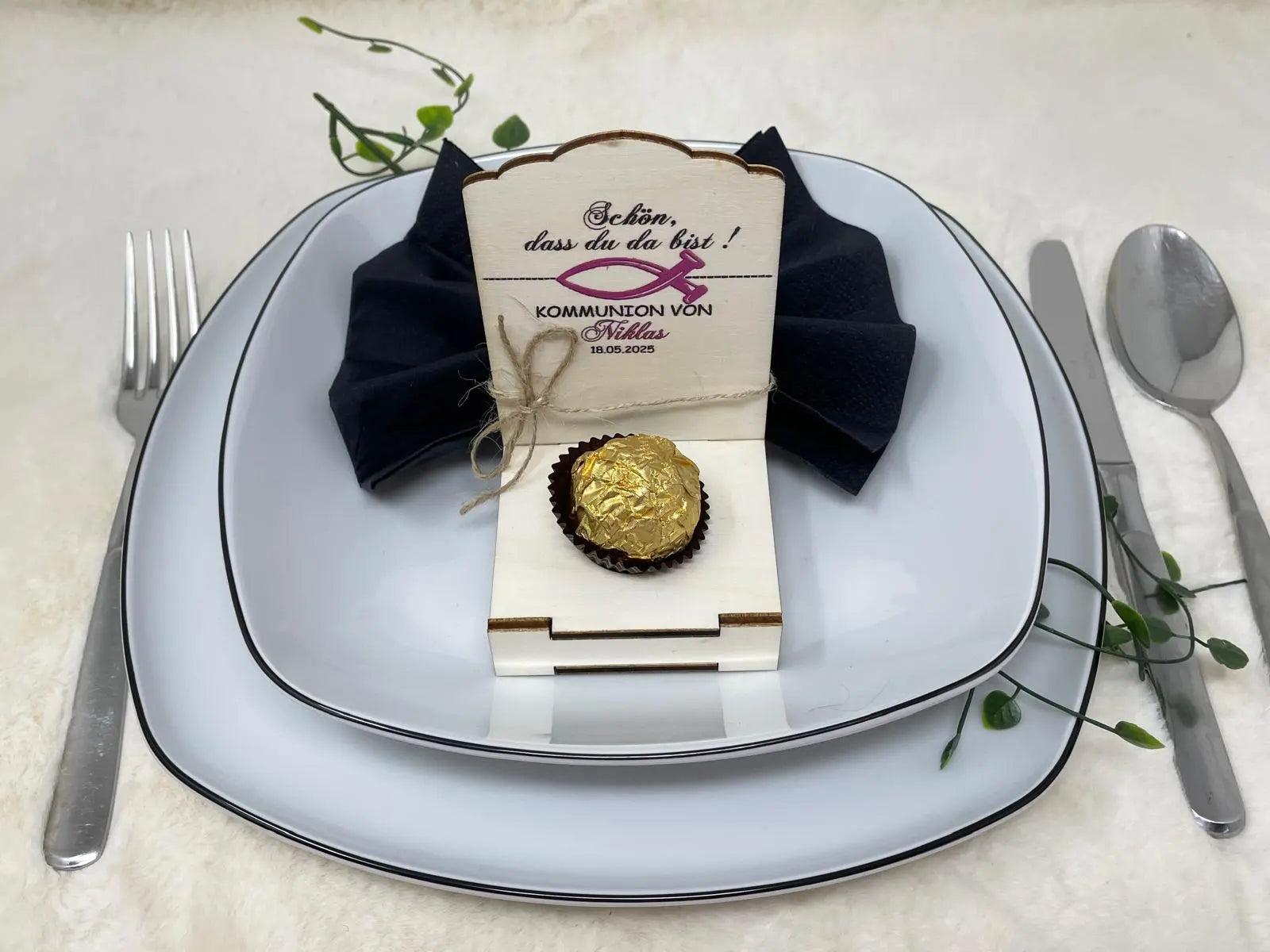 Gastgeschenke Kommunion personalisiert Halter Holz für Schokokugel, Gastgeschenk Taufe, Gastgeschenke Konfirmation, Fisch Tisch Deko Natur Fadensalat-shop
