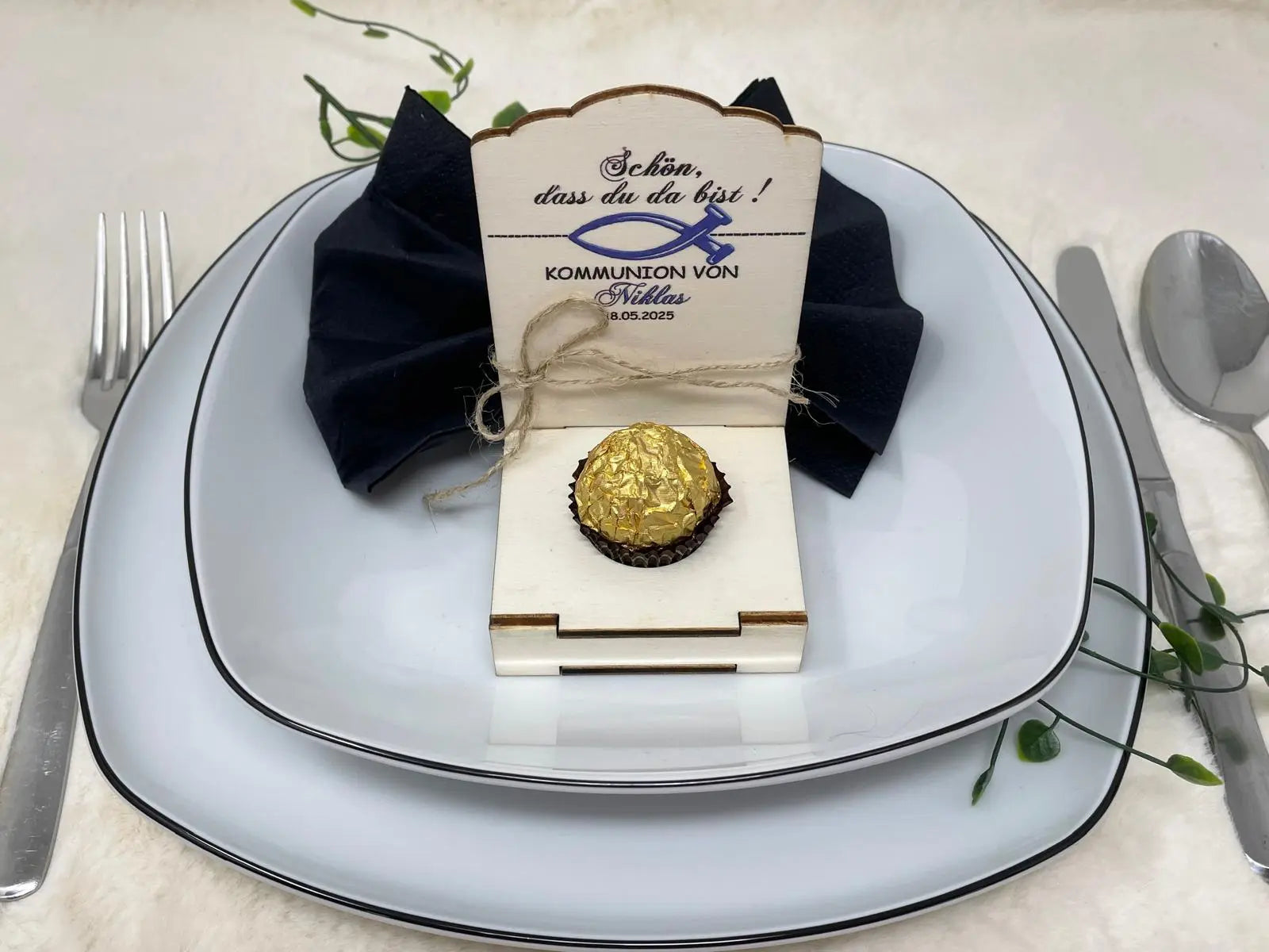 Gastgeschenke Kommunion personalisiert Halter Holz für Schokokugel, Gastgeschenk Taufe, Gastgeschenke Konfirmation, Fisch Tisch Deko Natur Fadensalat-shop