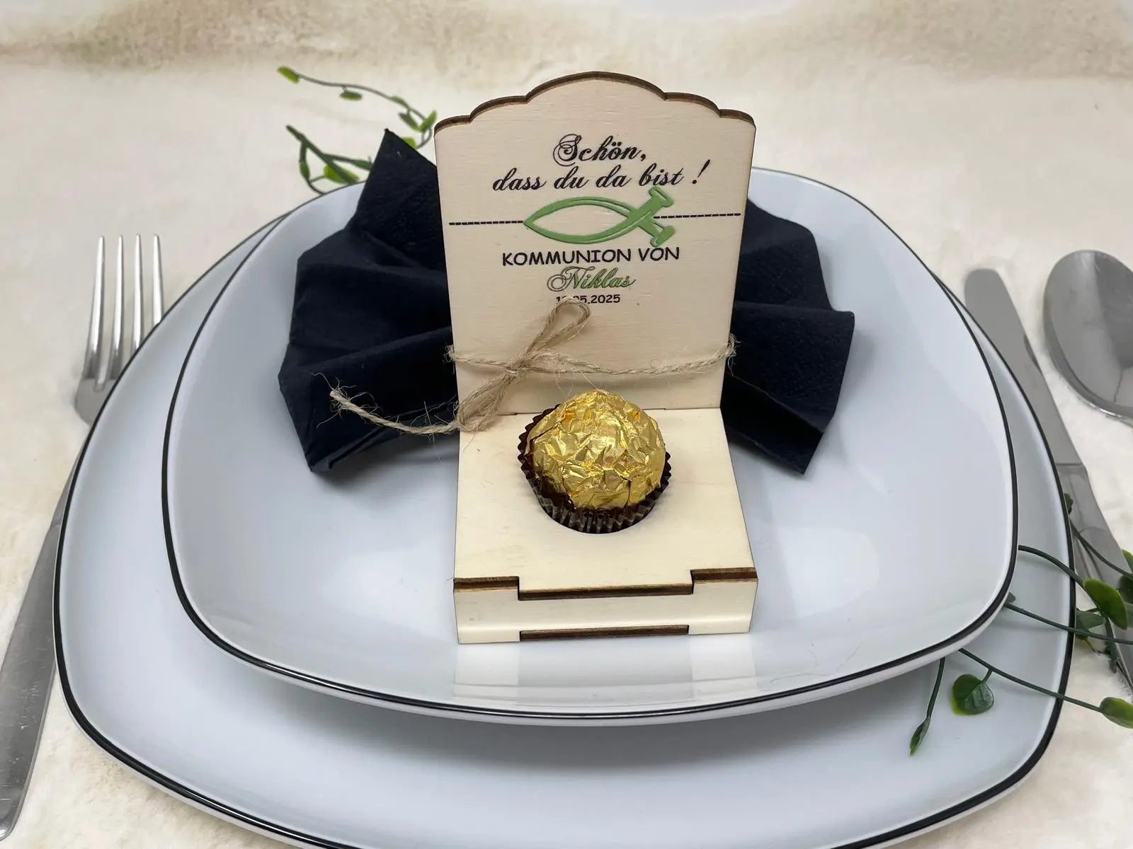 Gastgeschenke Kommunion personalisiert Halter Holz für Schokokugel, Gastgeschenk Taufe, Gastgeschenke Konfirmation, Fisch Tisch Deko Natur Fadensalat-shop