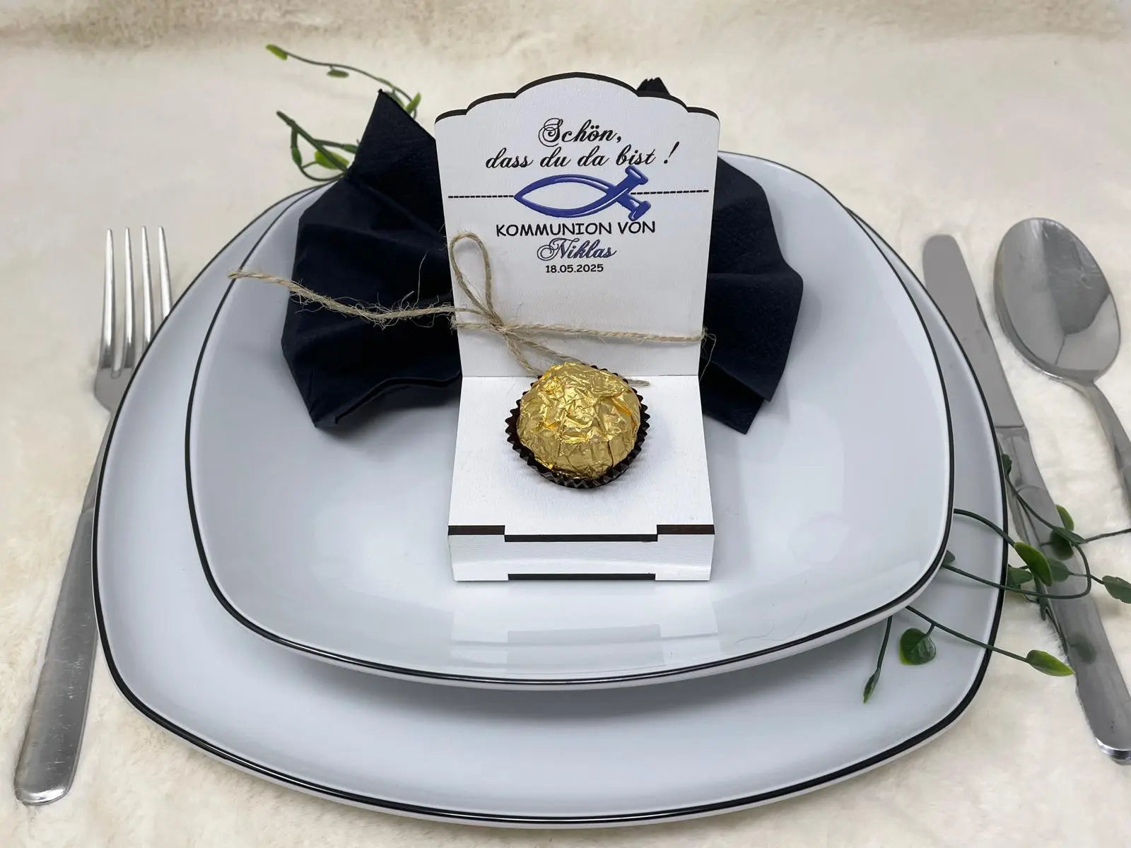 Gastgeschenke Kommunion personalisiert Halter Holz für Schokokugel, Gastgeschenk Taufe, Gastgeschenke Konfirmation, Fisch Tisch Deko weis Fadensalat-shop