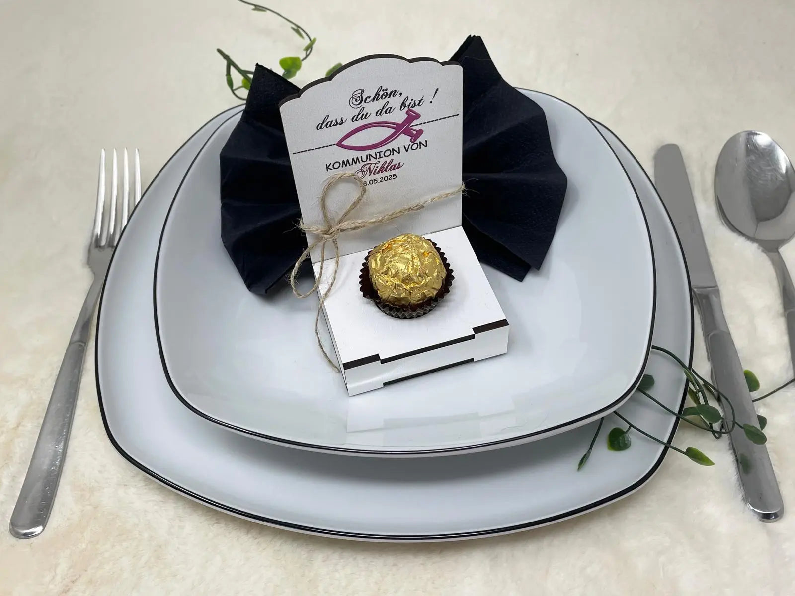 Gastgeschenke Kommunion personalisiert Halter Holz für Schokokugel, Gastgeschenk Taufe, Gastgeschenke Konfirmation, Fisch Tisch Deko weis Fadensalat-shop