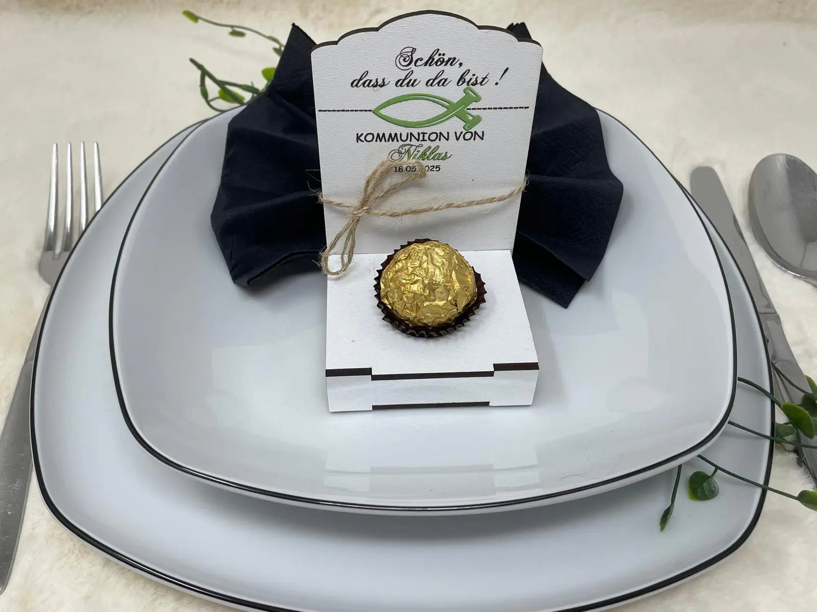 Gastgeschenke Kommunion personalisiert Halter Holz für Schokokugel, Gastgeschenk Taufe, Gastgeschenke Konfirmation, Fisch Tisch Deko weis Fadensalat-shop