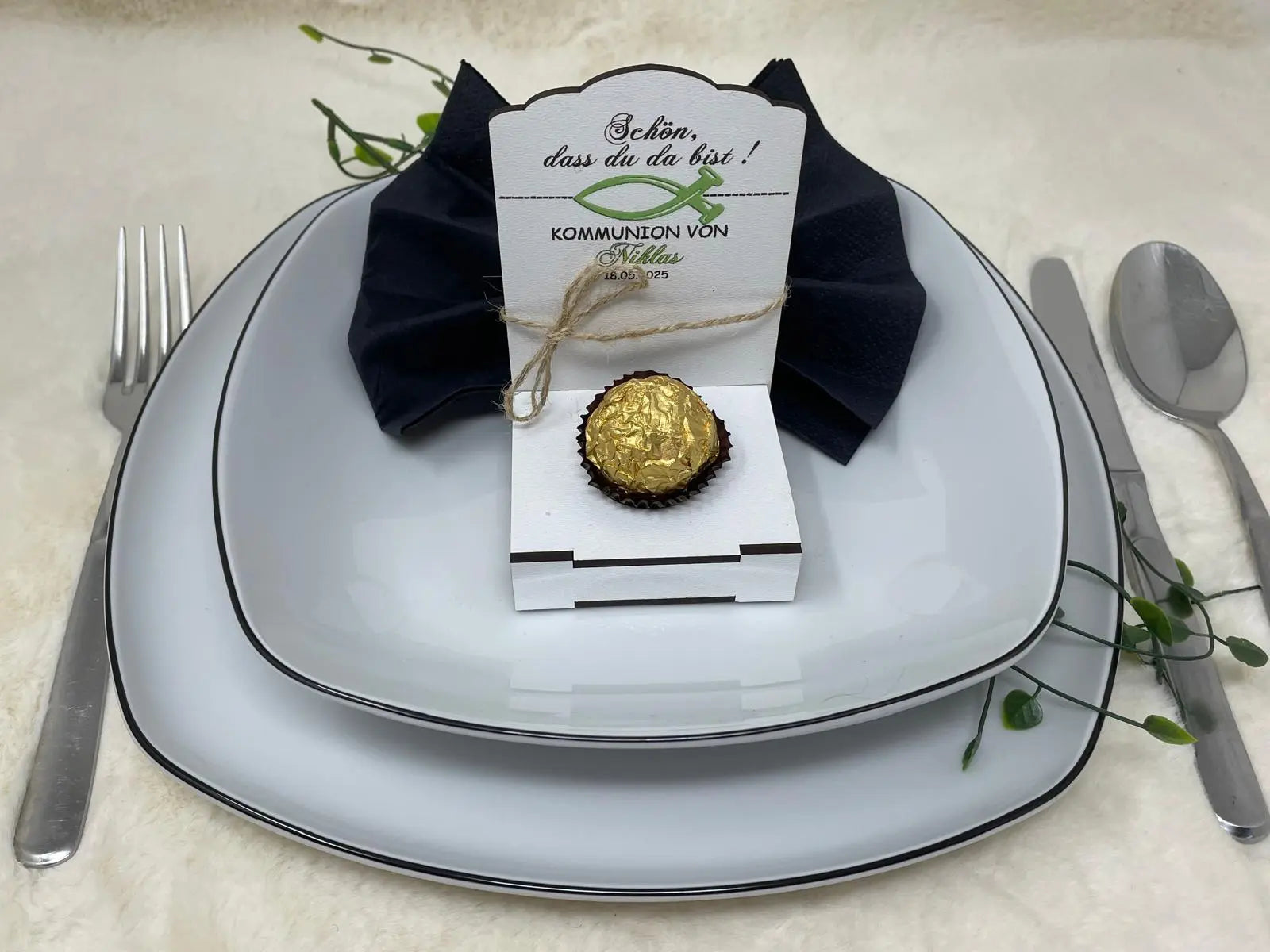 Gastgeschenke Kommunion personalisiert Halter Holz für Schokokugel, Gastgeschenk Taufe, Gastgeschenke Konfirmation, Fisch Tisch Deko weis Fadensalat-shop