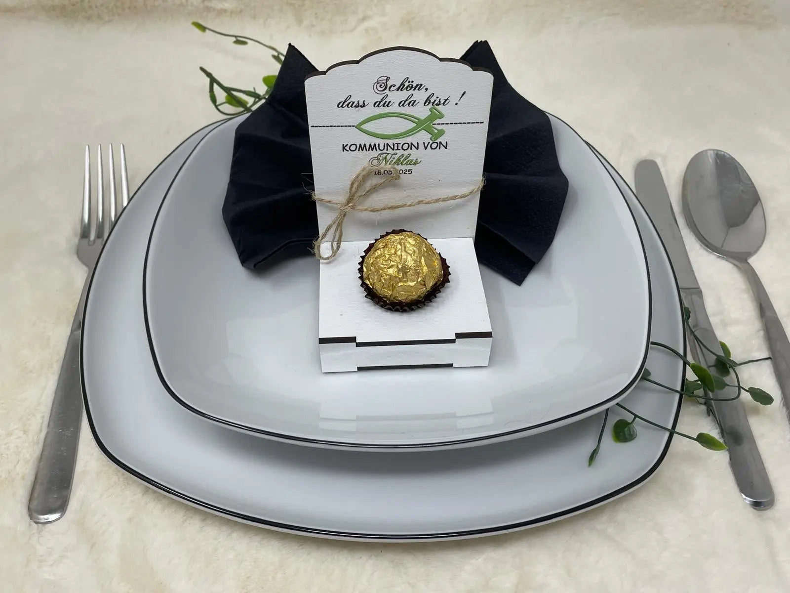 Gastgeschenke Kommunion personalisiert Halter Holz für Schokokugel, Gastgeschenk Taufe, Gastgeschenke Konfirmation, Fisch Tisch Deko weis Fadensalat-shop