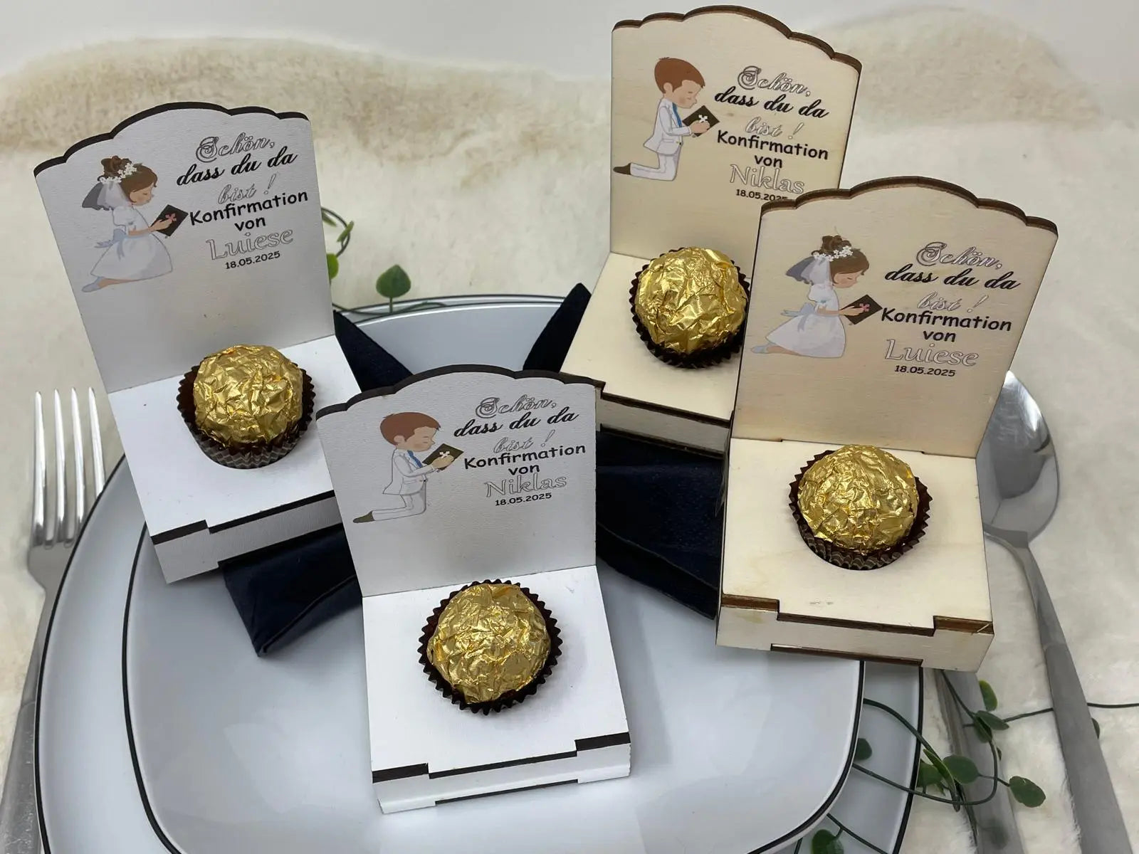 Gastgeschenke Kommunion personalisiert Halter Holz für Schokokugel, Gastgeschenk Taufe, Gastgeschenke Konfirmation, Tisch Deko Gäste Fadensalat-shop