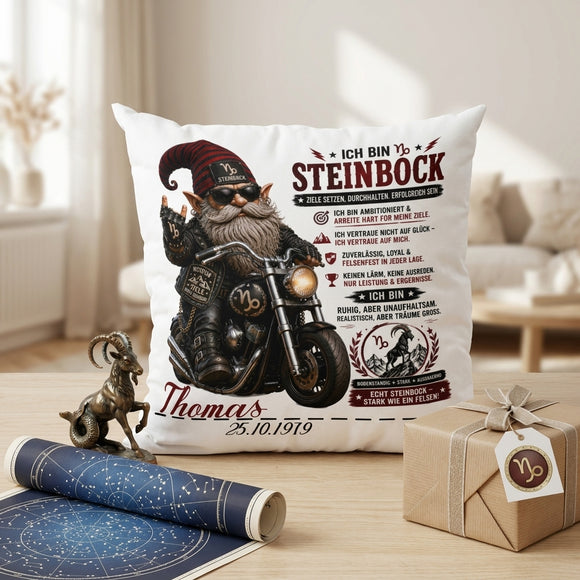 Geschenk Sternzeichen Steinbock – personalisiertes Kissen für Männer mit Biker Gnom, Motorrad, Name und Geburtsdatum