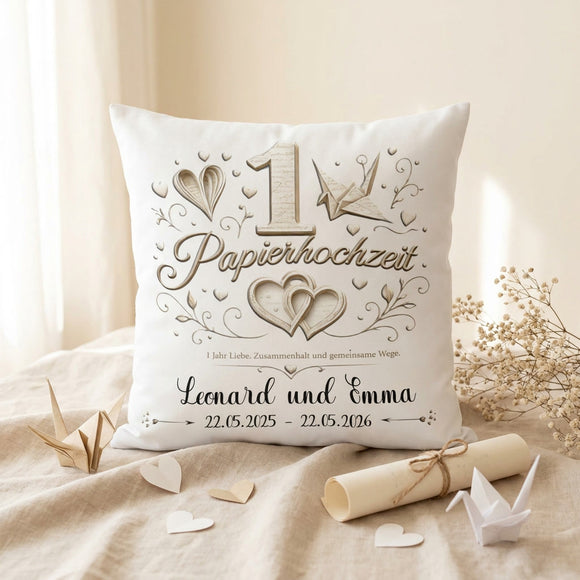 Dekokissen zur Papierhochzeit mit Namen und Hochzeitsdatum personalisiert