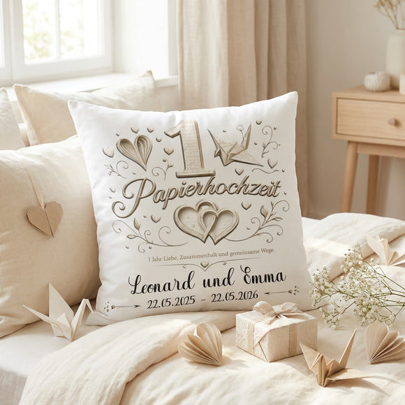 Kissen als Geschenk zur Papierhochzeit mit romantischem Herzmotiv