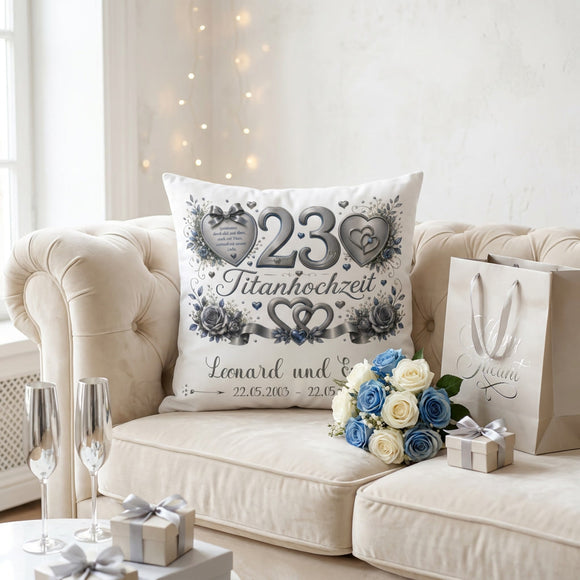 Geschenk Titanhochzeit – personalisiertes Kissen mit Namen und Datum