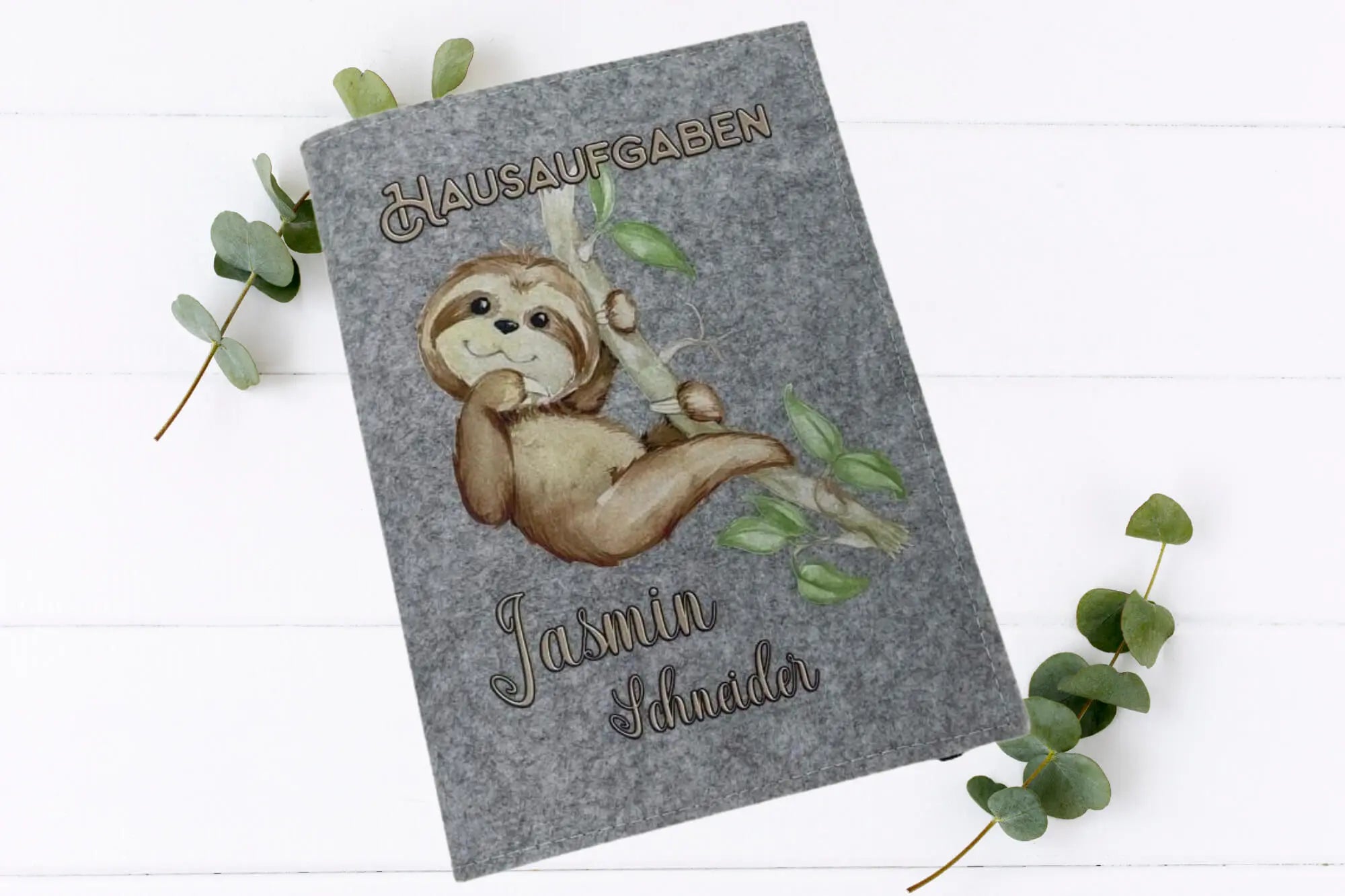 Design-Hüllen aus Filz mit Faultier, geeignet für den Schulalltag und als Geschenkidee.