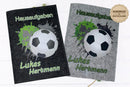 Personalisierbare Heft-Hülle mit Fußball – robust und kindgerecht.